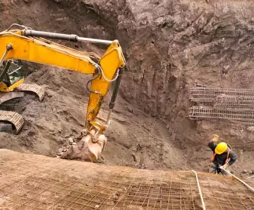 Cimentación produnda de la construcción de un puente vehicular