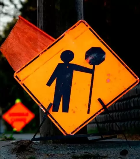 Señalización de hombres trabajanado como medida de prevención de accidentes de trabajo