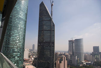 Vista general de la Torre Reforma en la Ciudad de México - Educación ambiental en México
