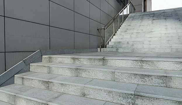 Acercamiento a escalera de concreto