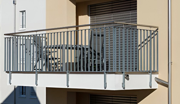 Barandal moderno en terraza