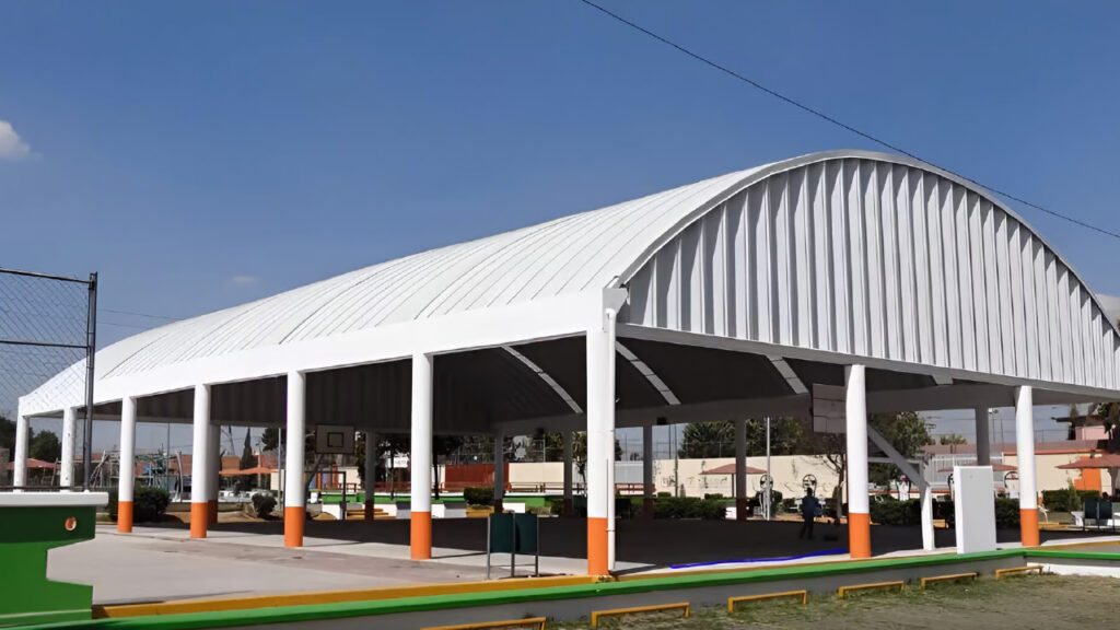 Arcotecho Pintro en espacio recreativo público