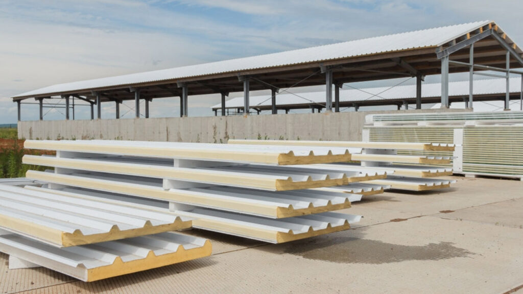 Construcción de almacén industrial con paneles Glamet