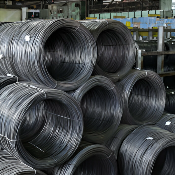 Rollos de Alambre Recocido apilados dentro de un almacén