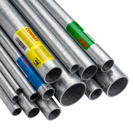 Piezas de tubo conduit galvanizado apiladas